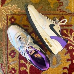 Men’s NIKE Air Size 8.5